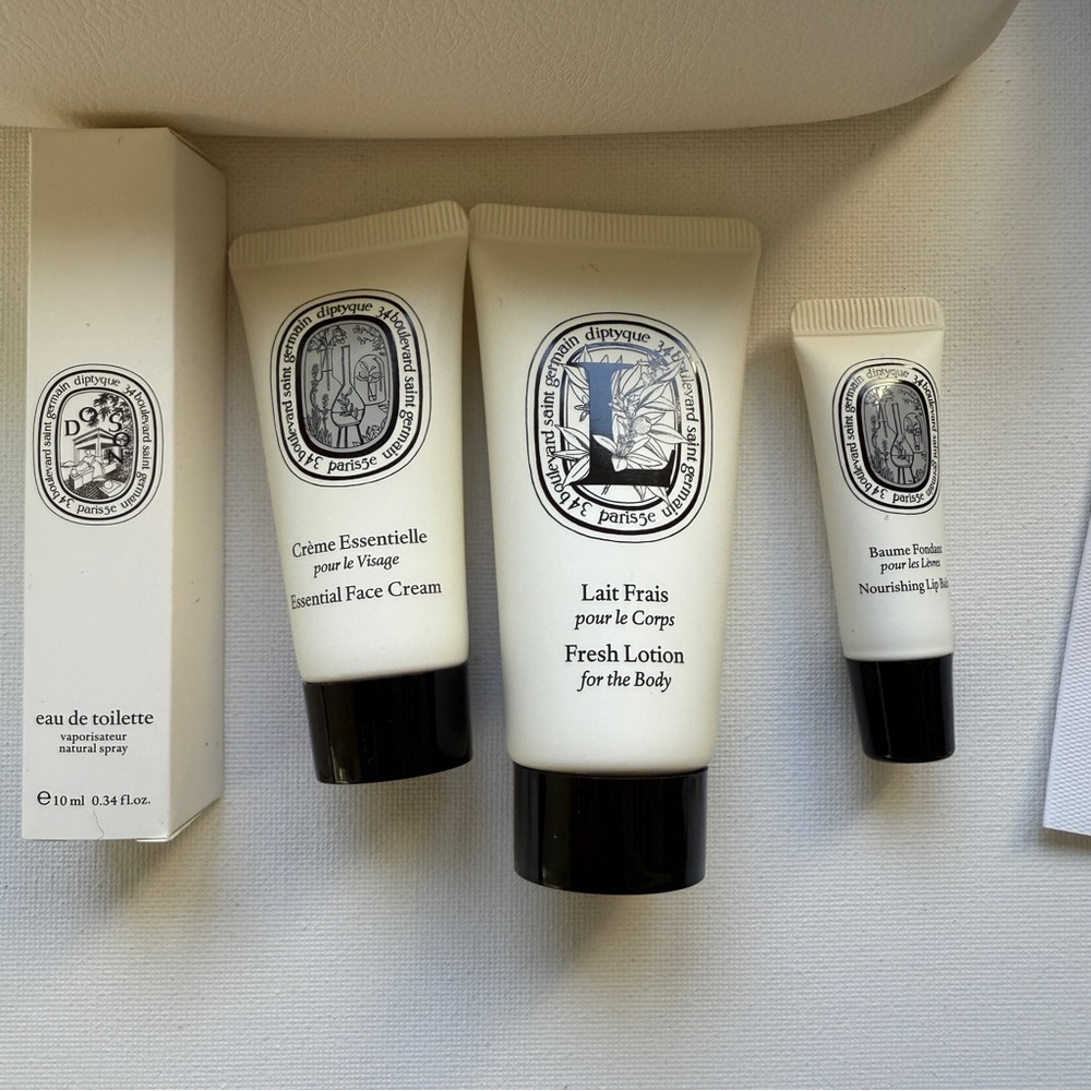 New Diptyque black & white First Class amenity kit Qatar Airways with toiletries - Picture 2 of 6